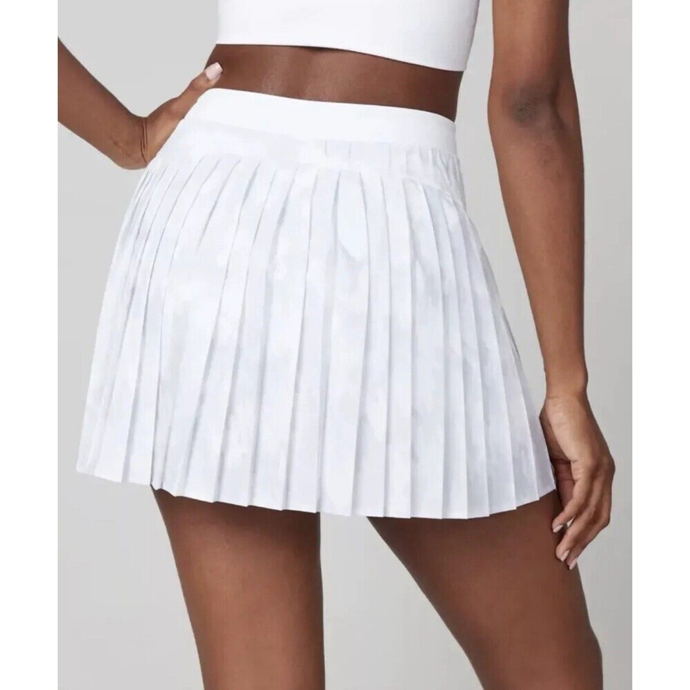 Spanx NWT Size M Women’s Get Moving Pleated Skort Skirt Shorts White Camo 50273R - Picture 2 of 11